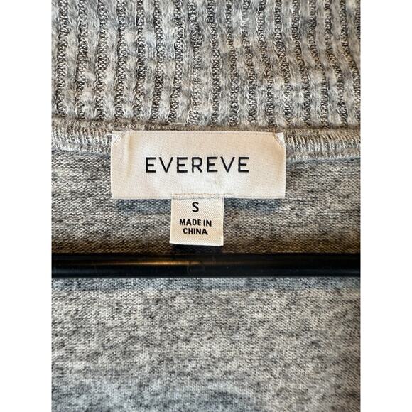 Evereve Cozy Gray Ribbed V Neck Women's Sweater Sz Small Gray - Picture 3 of 11